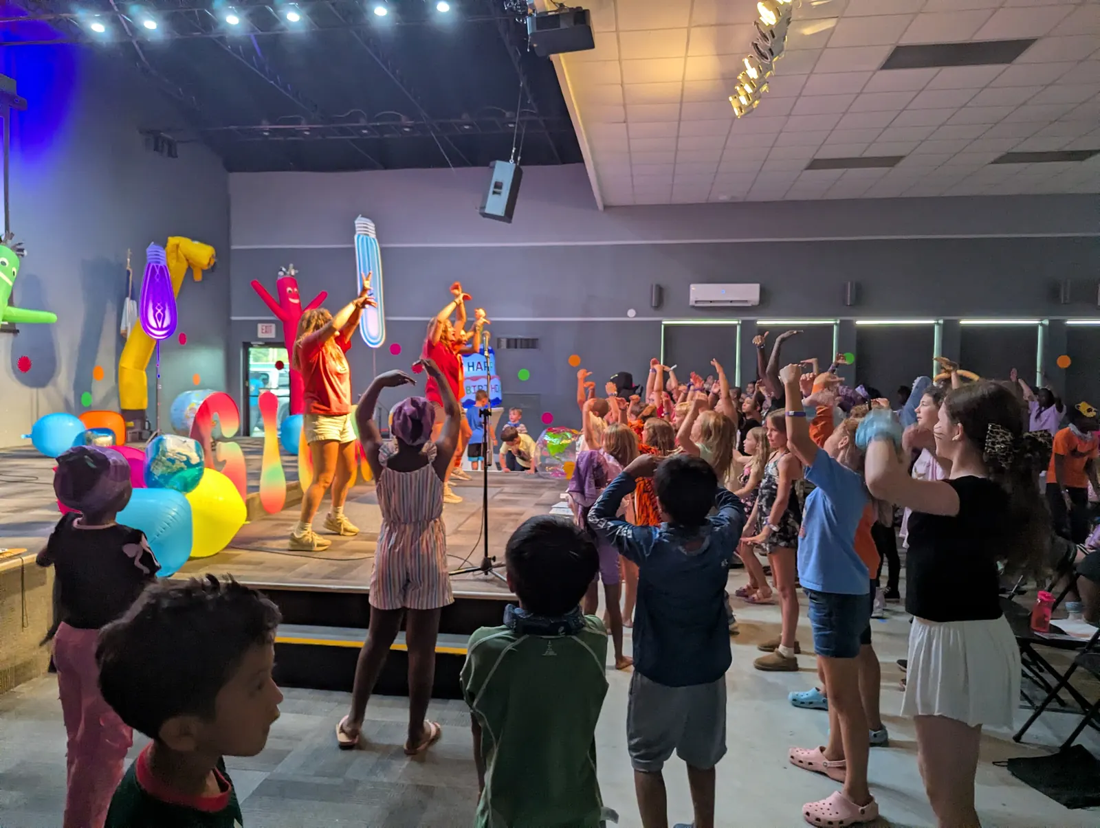 A packed chapel during worship time